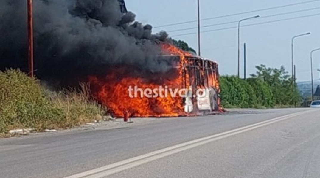 Φωτιά σε λεωφορείο στη Θεσσαλονίκη