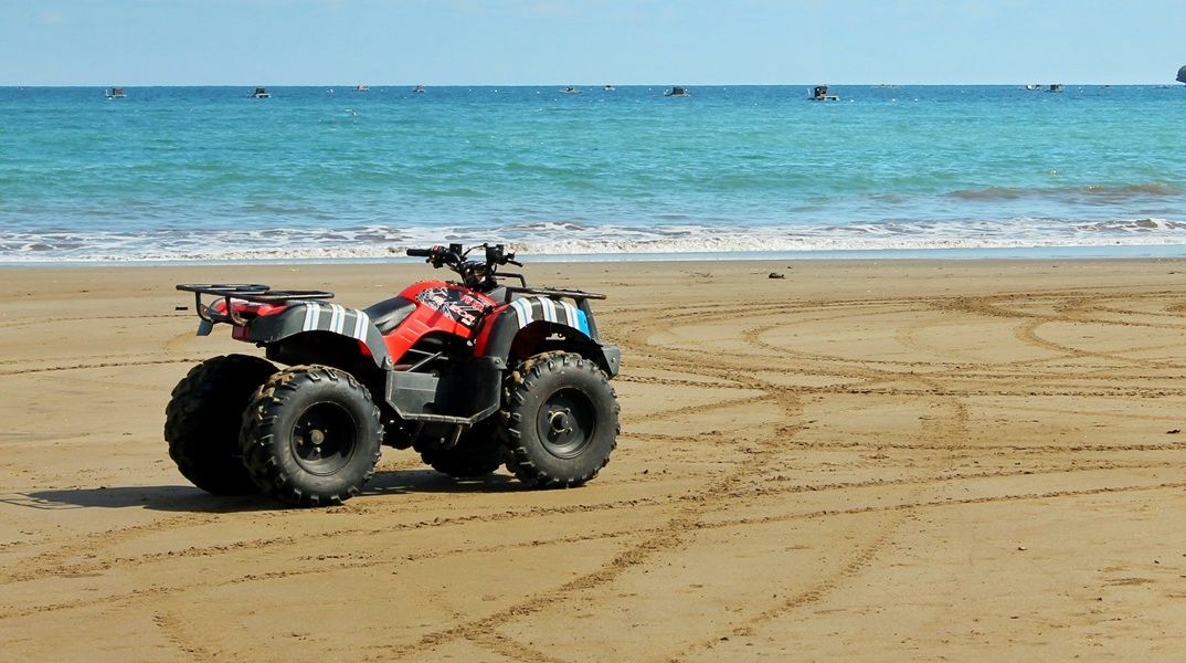 Νεκρός 22χρονος στην Άνδρο -Έπεσε στο γκρεμό η «γουρούνα» που οδηγούσε ο πατέρας του