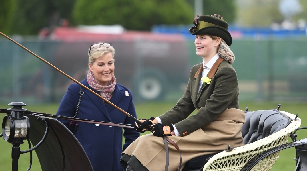 Στα χνάρια της βασίλισσας Ελισάβετ, η ανιψιά του Καρόλου - Θέλει να υπηρετήσει στον βρετανικό στρατό
