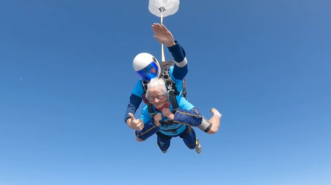 αλεξιπτβτιστες στον αερα