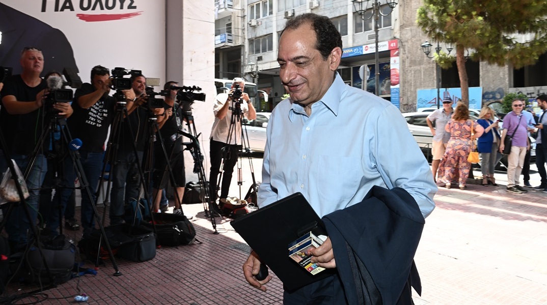 Χρήστος Σπίρτζης: Αν ο Στέφανος Κασσελάκης αγαπάει τον ΣΥΡΙΖΑ οφείλει να παραιτηθεί