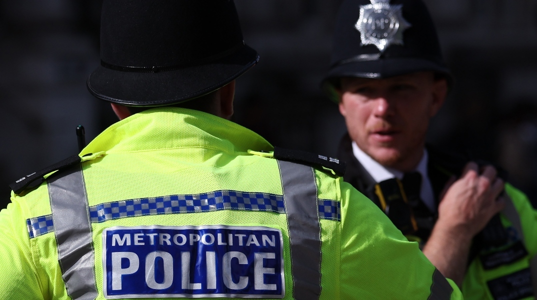 2 βρετανοι αστυνομικοι