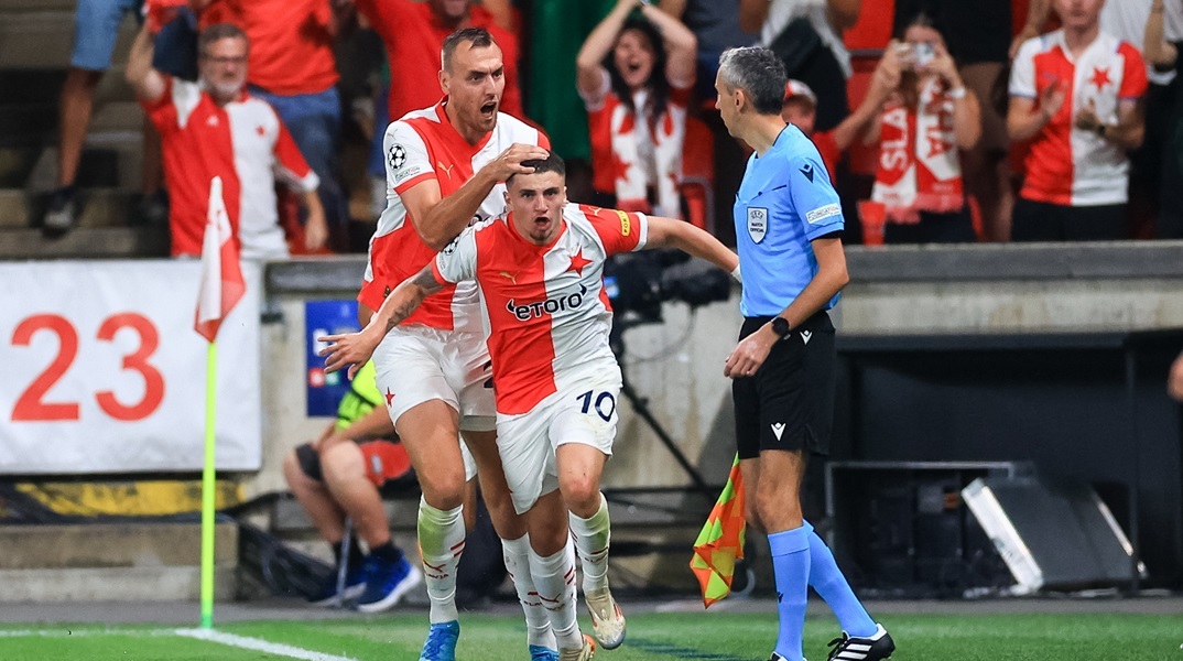 Χρήστος Ζαφείρης: Ποιος είναι ο 21χρονος που επέλεξε να αγωνιστεί στην Εθνική Ελλάδος