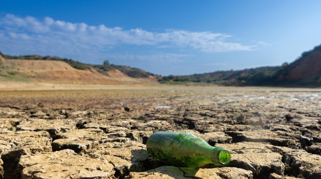 «Στέρεψε» η τεχνητή λίμνη του Κάτω Σχολαρίου παραπέμποντας σε εικόνα ερήμου