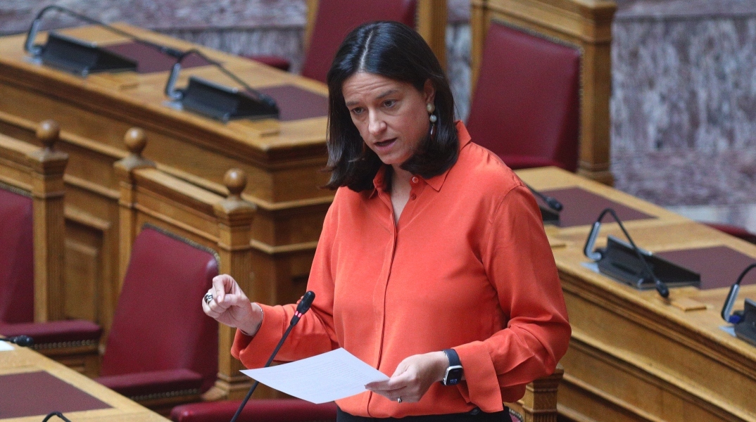 η υπουργός Εργασίας Νίκη Κεραμέως