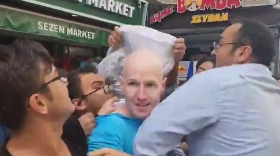 Τούρκοι εθνικιστές επιτέθηκαν σε Αμερικανούς ναύτες