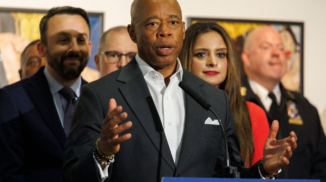 Νέα Υόρκη: Ο δήμαρχος Άνταμς κατηγορείται για δωροληψία και δωροδοκία από Τούρκους υπηκόους