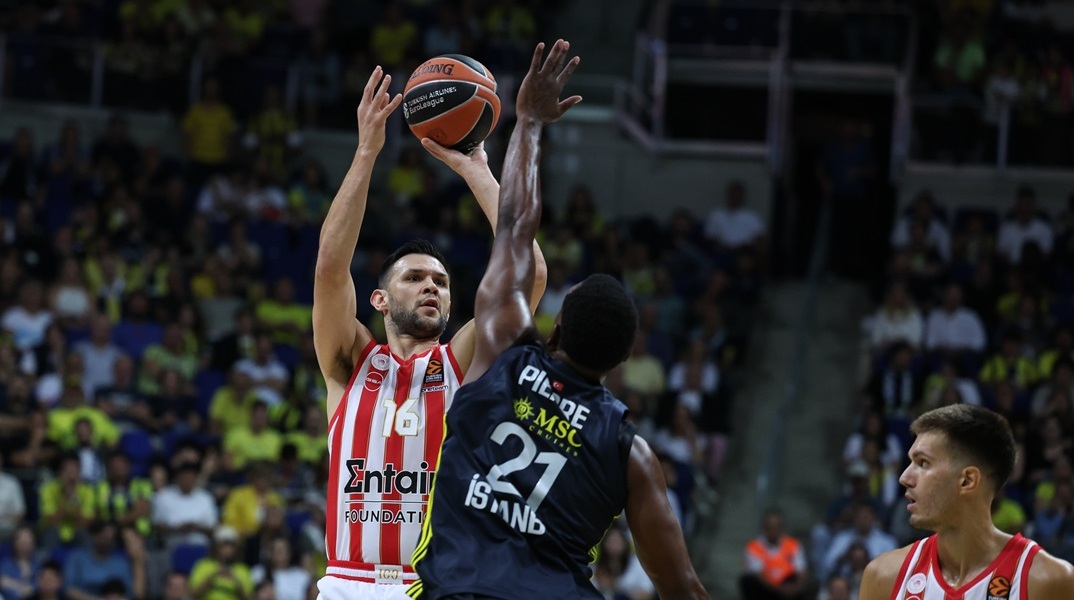 Ο Κώστας Παπανικολάου του Ολυμπιακού