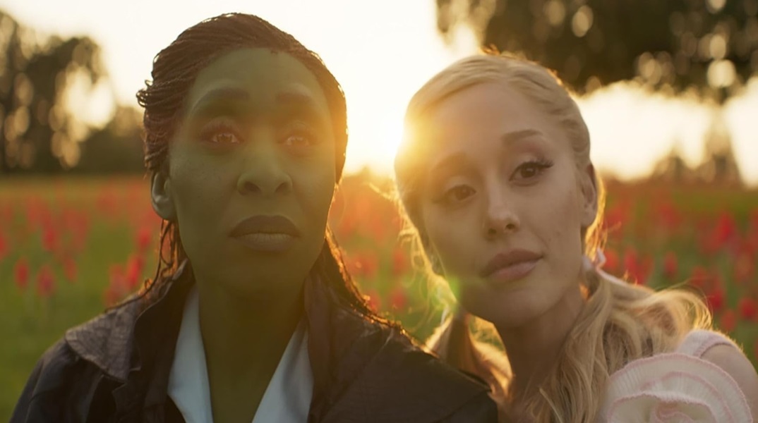 Σύνθια Ερίβο και Αριάνα Γκράντε στους πρωταγωνιστικούς ρόλους των Γκαλίντα και Ελφάμπα