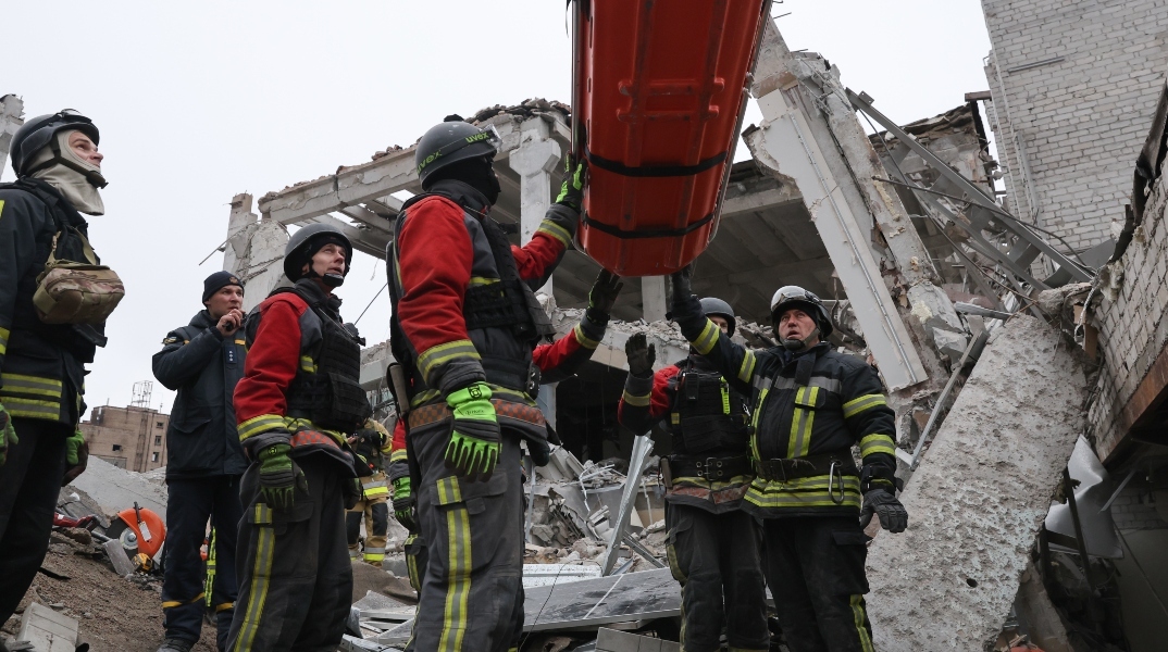 διασωστες, συντριμμια