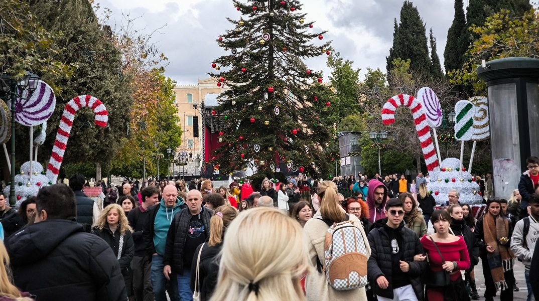 Παραμονή Χριστουγέννων-Ωράριο καταστημάτων: Τι ώρα κλείνουν εμπορικά κέντρα και σούπερ μάρκετ
