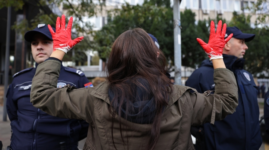 διαδηλωτρια, αστυνομικοι