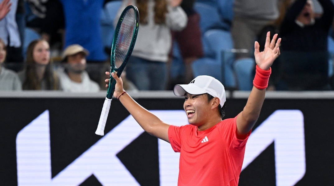 τενιστας πανηγυρίζει