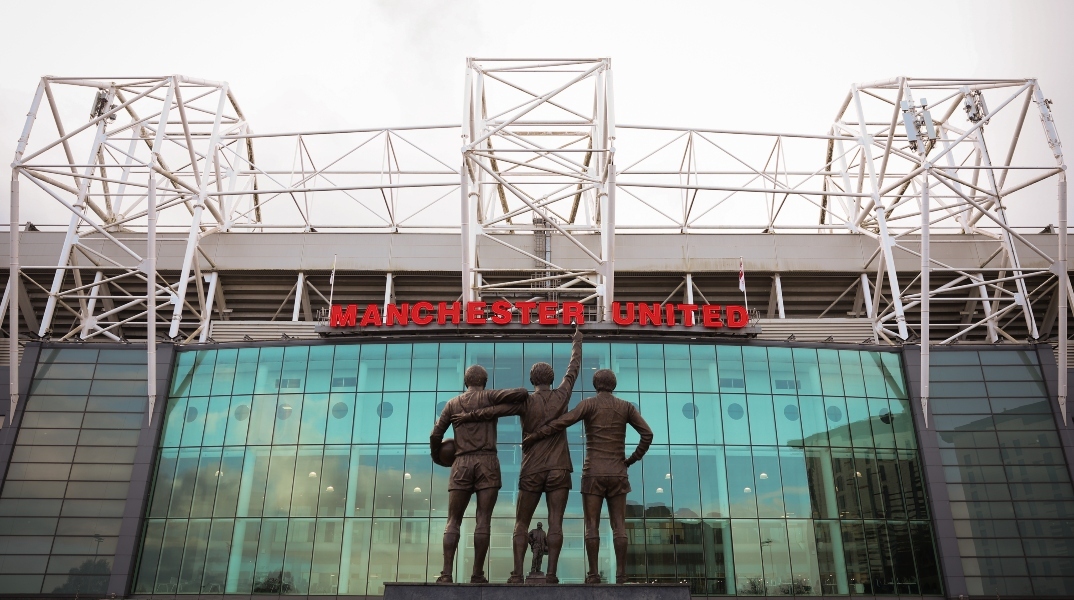 εισοδος ποδοσφαιρικου γηπεδου, αγαλμα