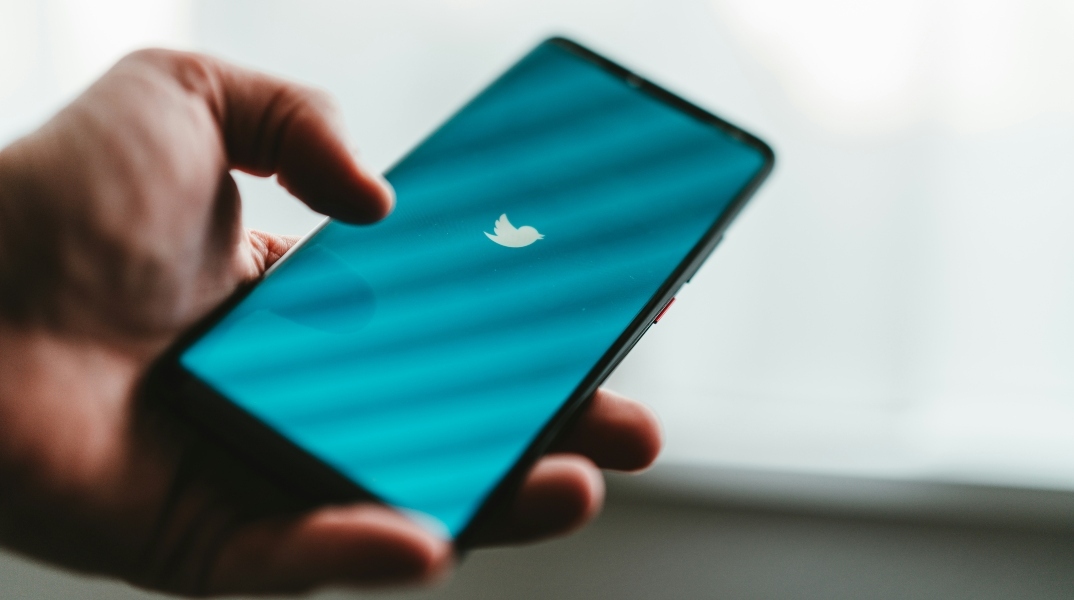 χερι κραταει κινητο