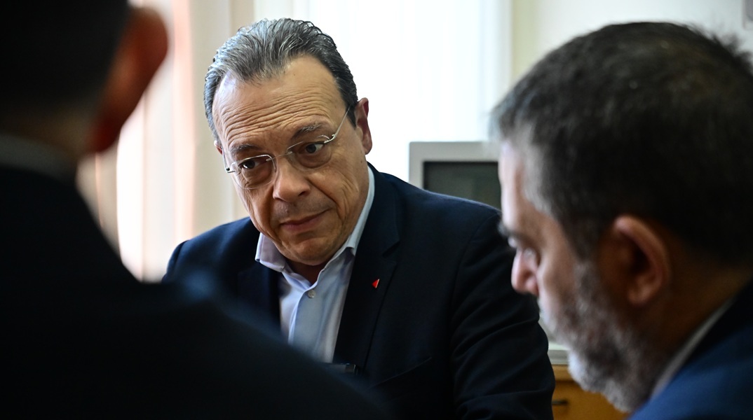 Φάμελλος: Ο ΣΥΡΙΖΑ καταθέτει τροπολογία για 13ο και 14ο μισθό στο Δημόσιο