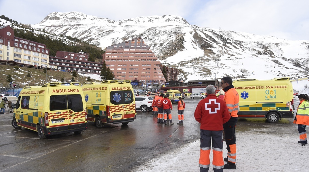 Ισπανία: «Ήταν σαν να κάνουμε ελεύθερη πτώση» - Σοβαρά 17 τραυματίες από το ατύχημα στο χιονοδρομικό 