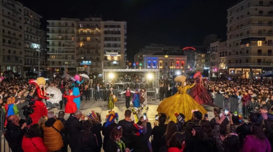 Πατρινό Καρναβάλι 2025: Χιλιάδες κόσμου στην τελετή έναρξης