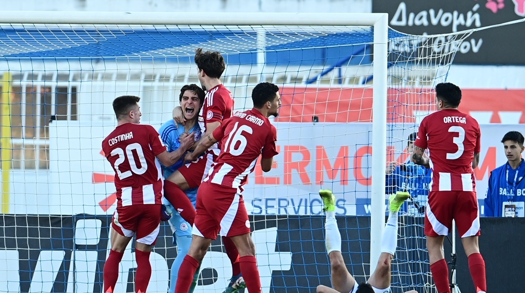 Ατρόμητος-Ολυμπιακός 1-2: «Διπλό» στο Περιστέρι με ήρωα Τζολάκη