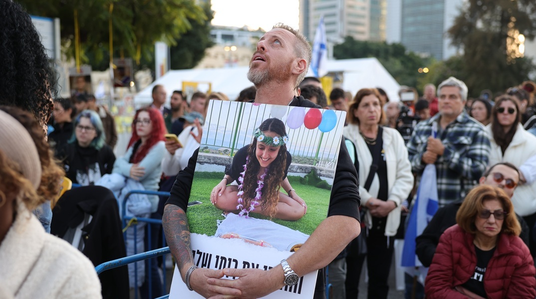 Στο Ισραήλ οι τρεις όμηροι, επανενώθηκαν με τις οικογένειές τους - Πανηγυρισμοί και συγκίνηση