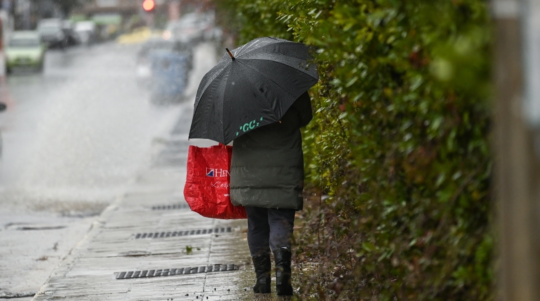 πεζος, ομπρελα, δρομος, βροχη