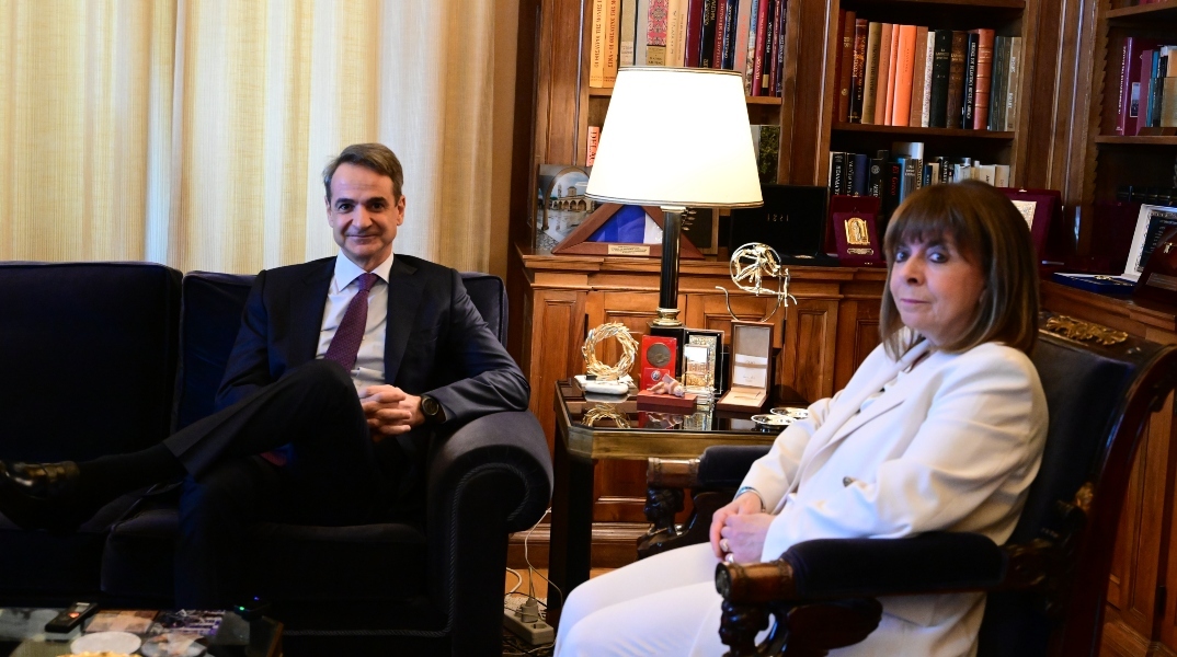 Ο Πρωθυπουργός Κυριάκος Μητσοτάκης με την Πρόεδρο της Δημοκρατίας Κατερίνα Σακελλαροπούλου