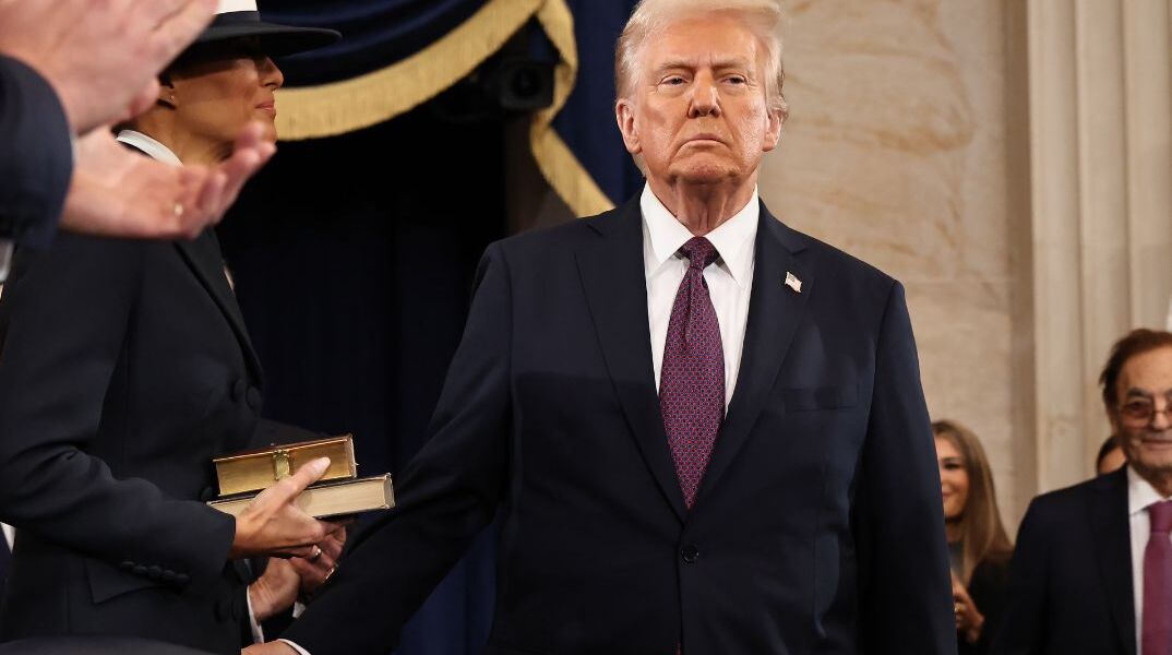 «Σώθηκα για να κάνω μεγάλη ξανά την Αμερική» είπε ο Τραμπ αμέσως μετά την ορκωμοσία του