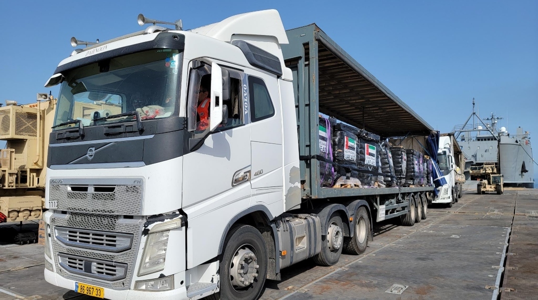 φορτηγό με ανθρωπιστική βοήθεια