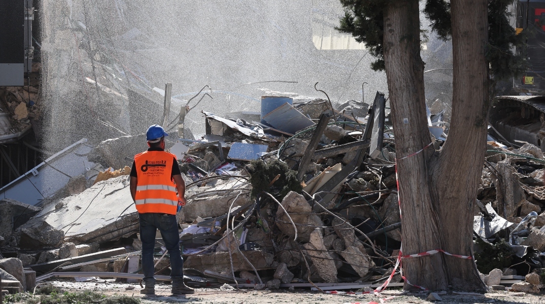 κατεστραμμένα σπίτια, διασωστες