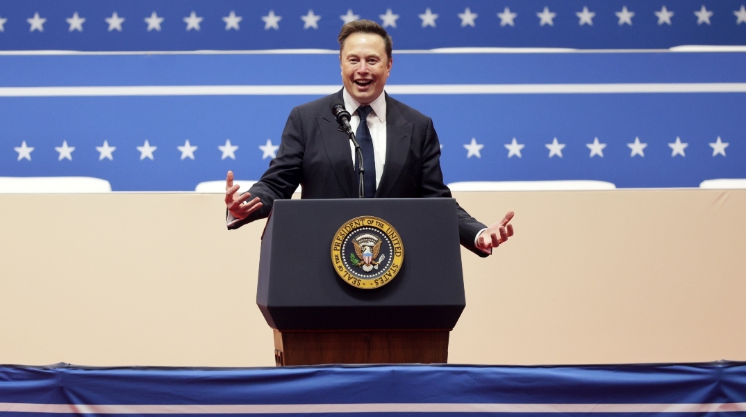 O Έλον Μασκ πανηγυρίζει την επανεκλογή Τραμπ