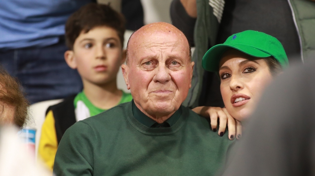 Ο Μίμης Δομάζος