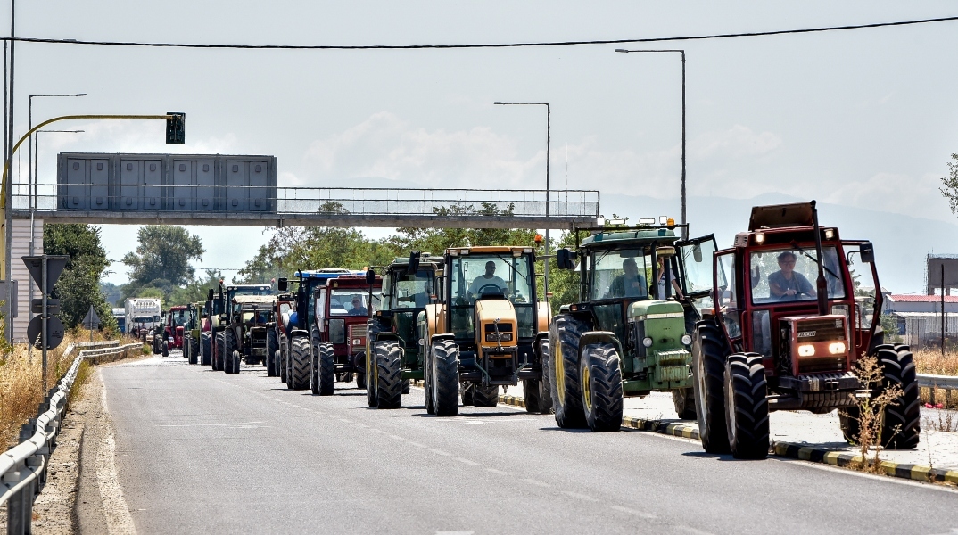 αγροτες, τρακτερ, μπλοκα, δρομος