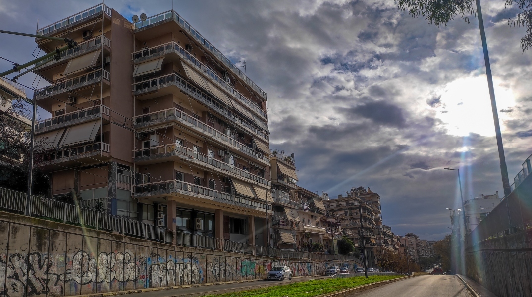 συννεφα, ουρανος, πολυκατοικιες, δρομος