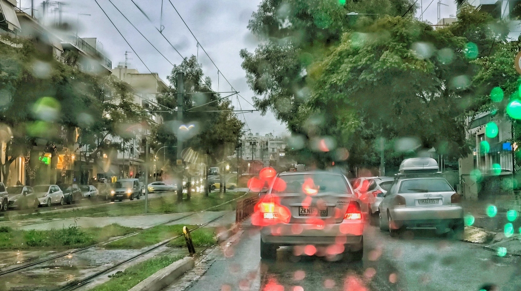 δρομος, αυτοκινητα, βροχη