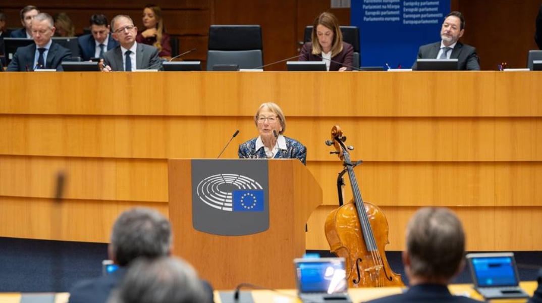 Η Corrie Hermann απευθύνεται στους ευρωβουλευτές στο πλαίσιο της Διεθνούς Ημέρας Μνήμης του Ολοκαυτώματος 