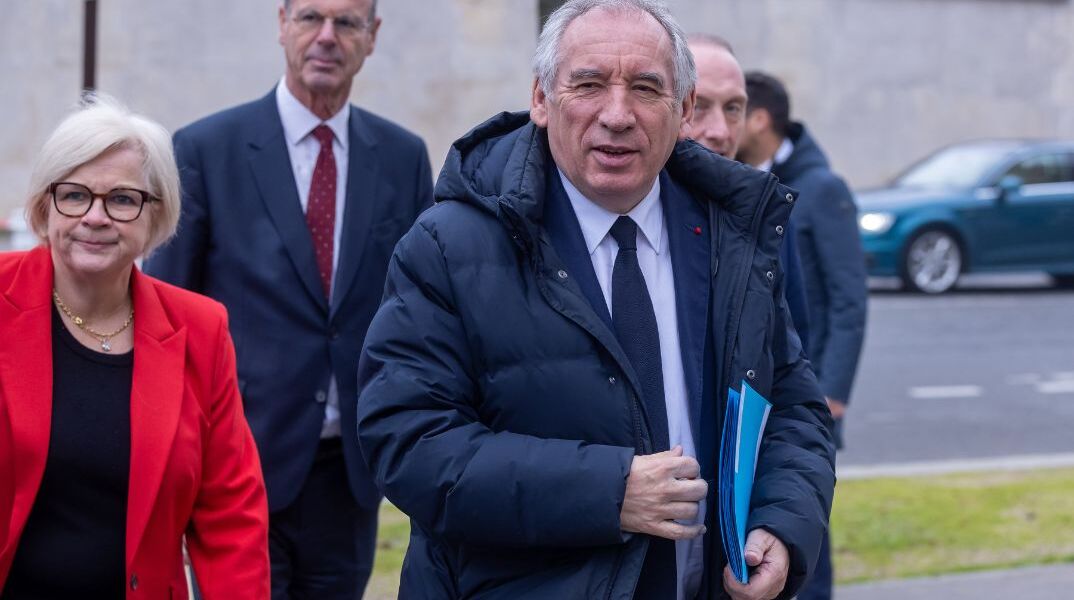 Γαλλία: Σε deja vu η χώρα καθώς η κυβέρνηση Μπαϊρού κινδυνεύει με κατάρρευση