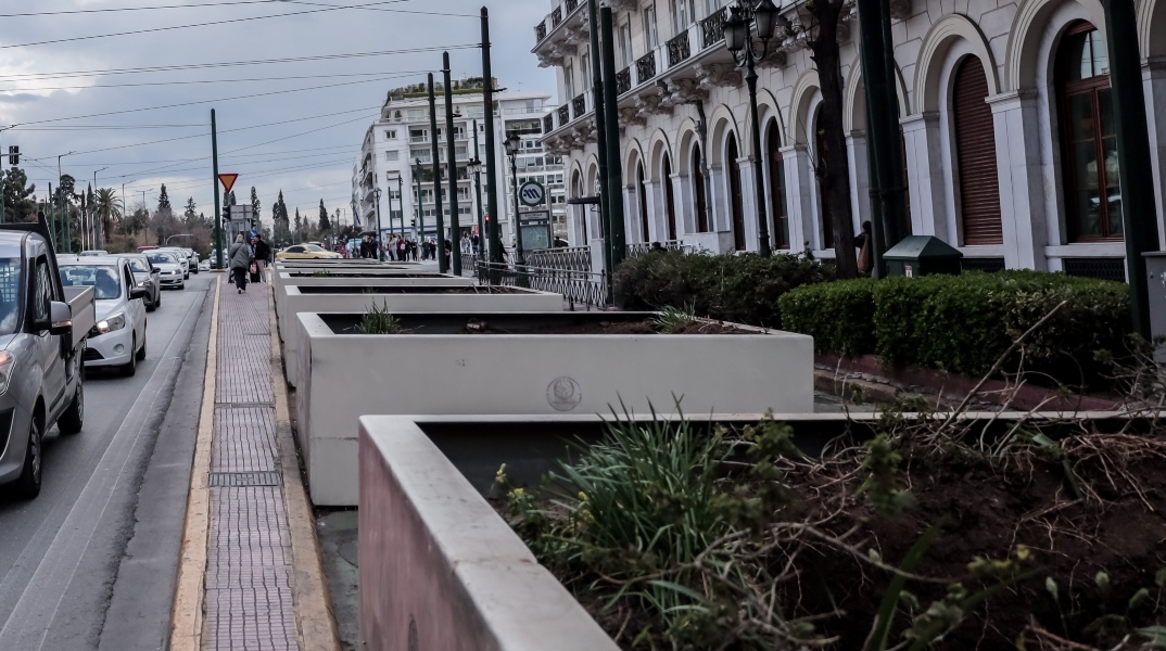 δρομος, πεζοδρομιο, οχηματα