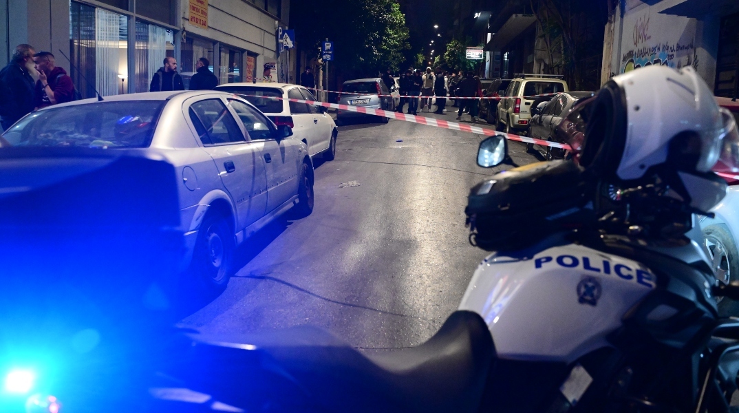 περιπολικο αστυνομιας, πολυκατοικίες, οχήματα, δρόμος