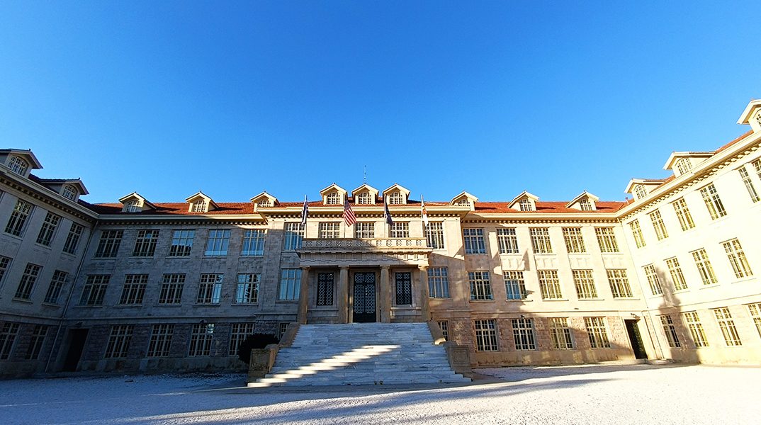 Κολλέγιο Αθηνών: Ποιοι πέρασαν από τα θρανία του