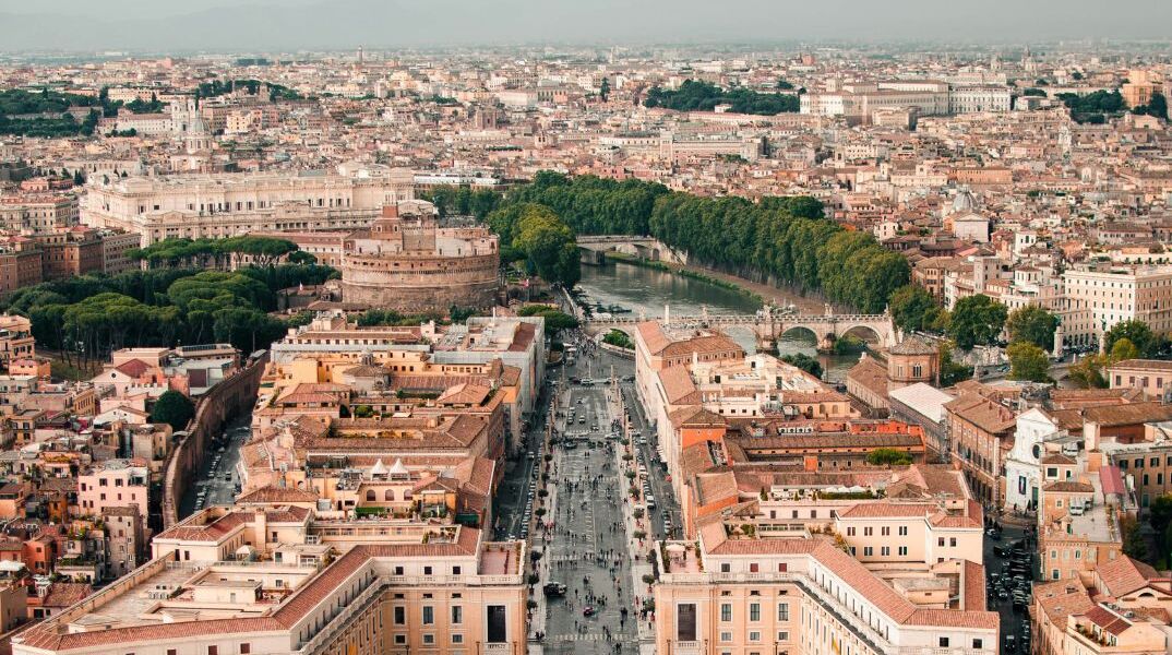 Ρώμη: Νέα εκστρατεία για να αφαιρεθούν οι «κλειδoθήκες» έξω από κτήρια με βραχυχρόνια μίσθωσης