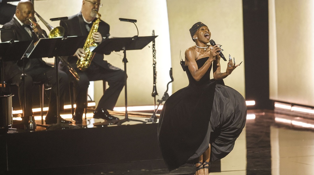 Grammy 2025: Η Σίνθια Ερίβο δεν μπορούσε να βρει τη θέση της και τη μοιράστηκε με την Τέιλορ Σούιφτ