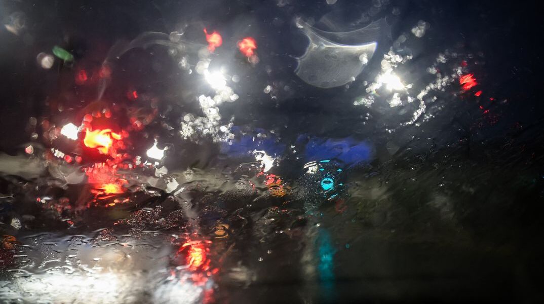 Καιρός: Διακοπή κυκλοφορίας στην οδό Πειραιώς λόγω συσσώρευσης υδάτων	