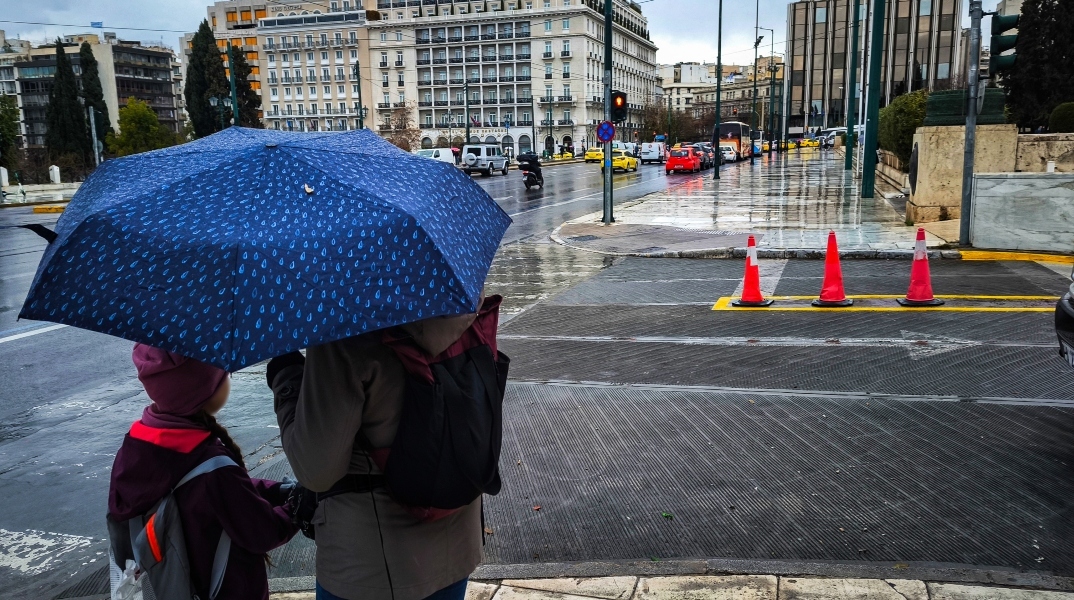 βροχη, περαστικοι, ομπρελες, δρομος, σπιτια