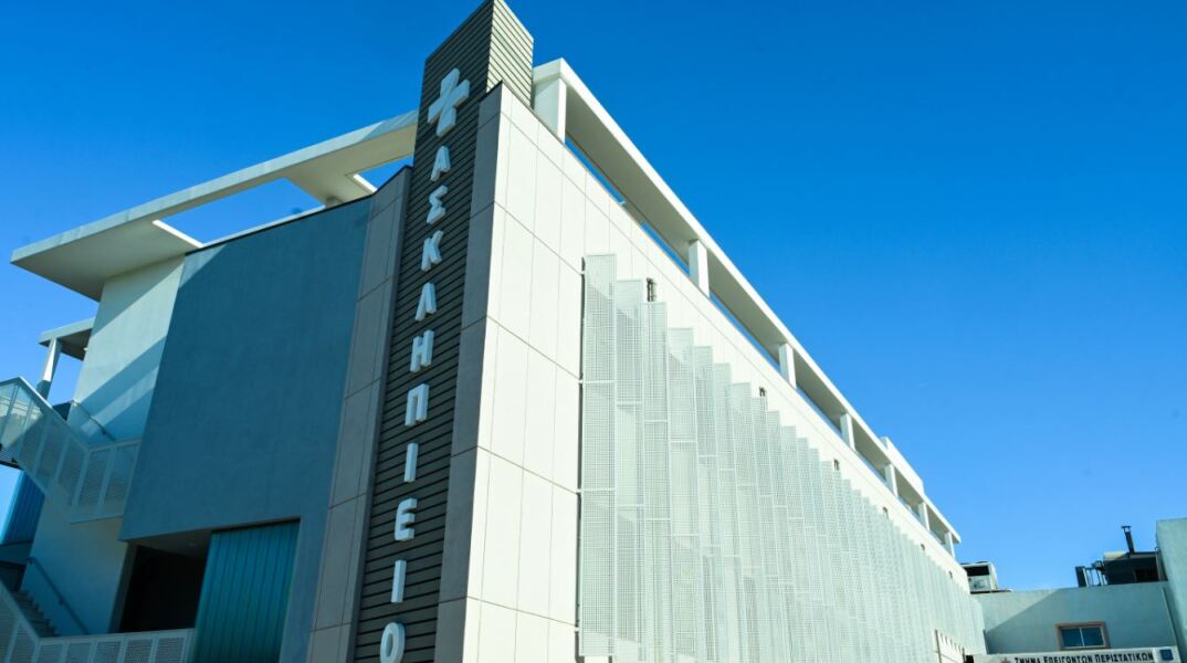 Συνελήφθη άνδρας που απείλησε την αδελφή του με μαχαίρι στο Ασκληπιείο Βούλας