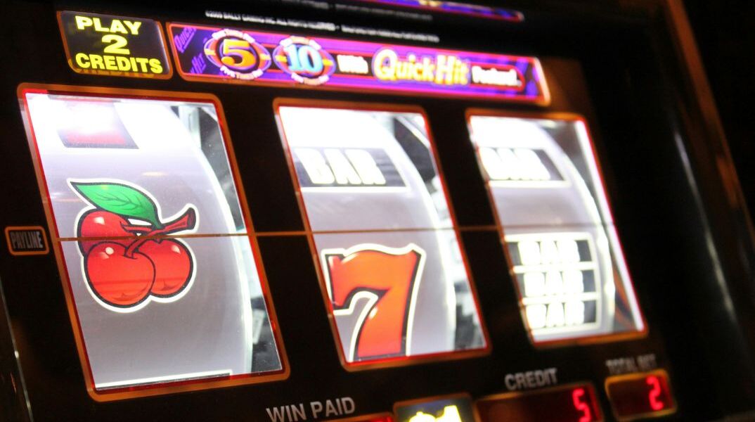 Bρετανία: Κέρδισε 1 εκατ. λίρες στα φρουτάκια και της έδωσαν 20 χιλιάδες Bρετανία: Κέρδισε 1 εκατ. λίρες στα φρουτάκια και της έδωσαν 20 χιλιάδες