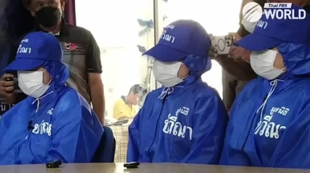 3 γυναικες στα μπλε