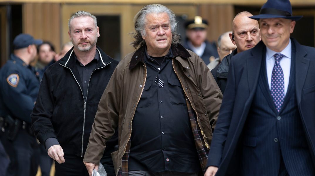 Ο Στιβ Μπάνον, επί μακρόν σύμμαχος του προέδρου Ντόναλντ Τραμπ, ομολόγησε την ενοχή του για εξαπάτηση δωρητών του τείχους στα σύνορα των ΗΠΑ με το Μεξικό.