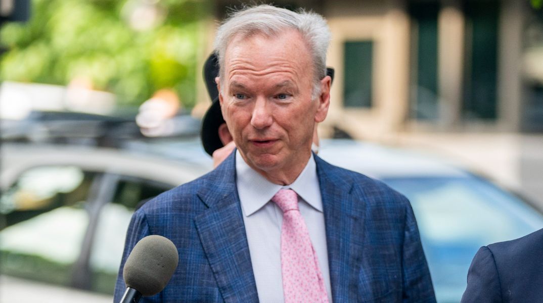 Ο πρώην επικεφαλής της Google Έρικ Σμιντ εκφράζει φόβους ότι η τεχνητή νοημοσύνη θα μπορούσε να χρησιμοποιηθεί από τρομοκράτες - Ζητά κυβερνητική εποπτεία