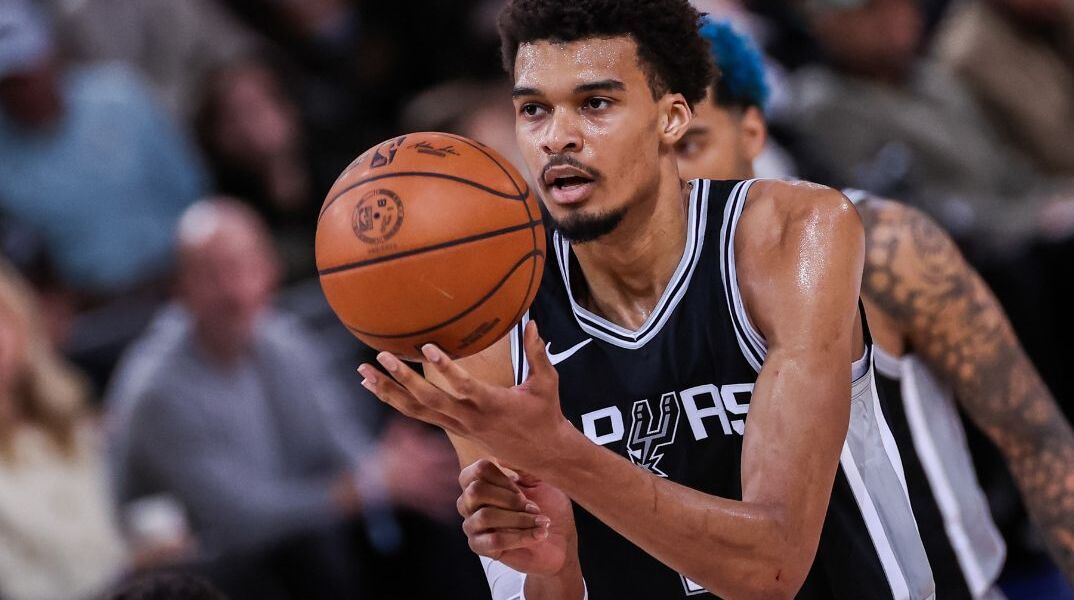 NBA: Τέλος η σεζόν για τον Γουεμπανιαμά λόγω θρόμβωσης