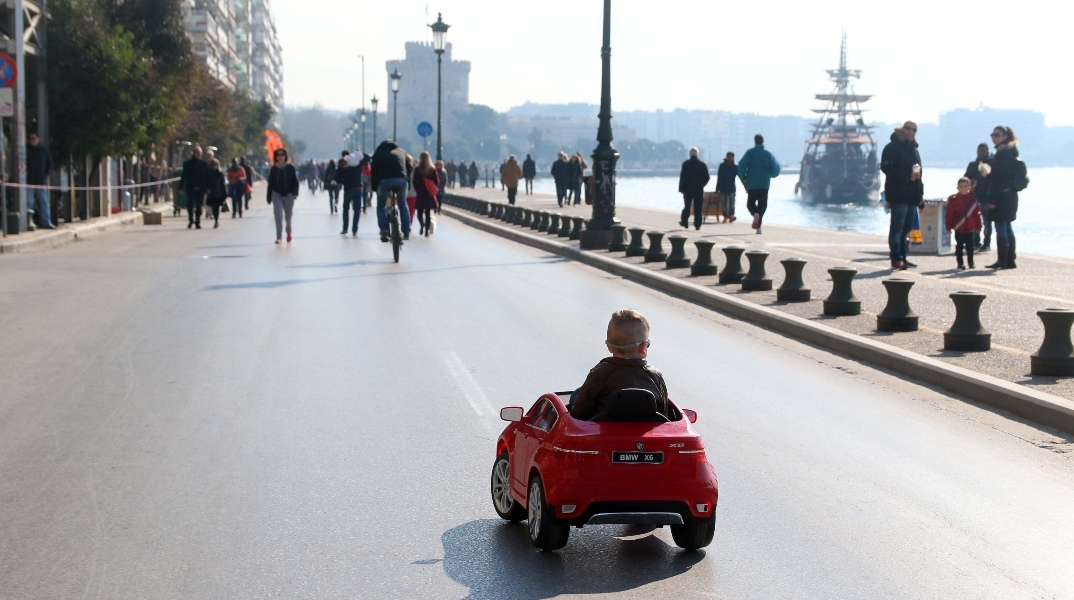 παραλιακος δρομος, περαστικοι